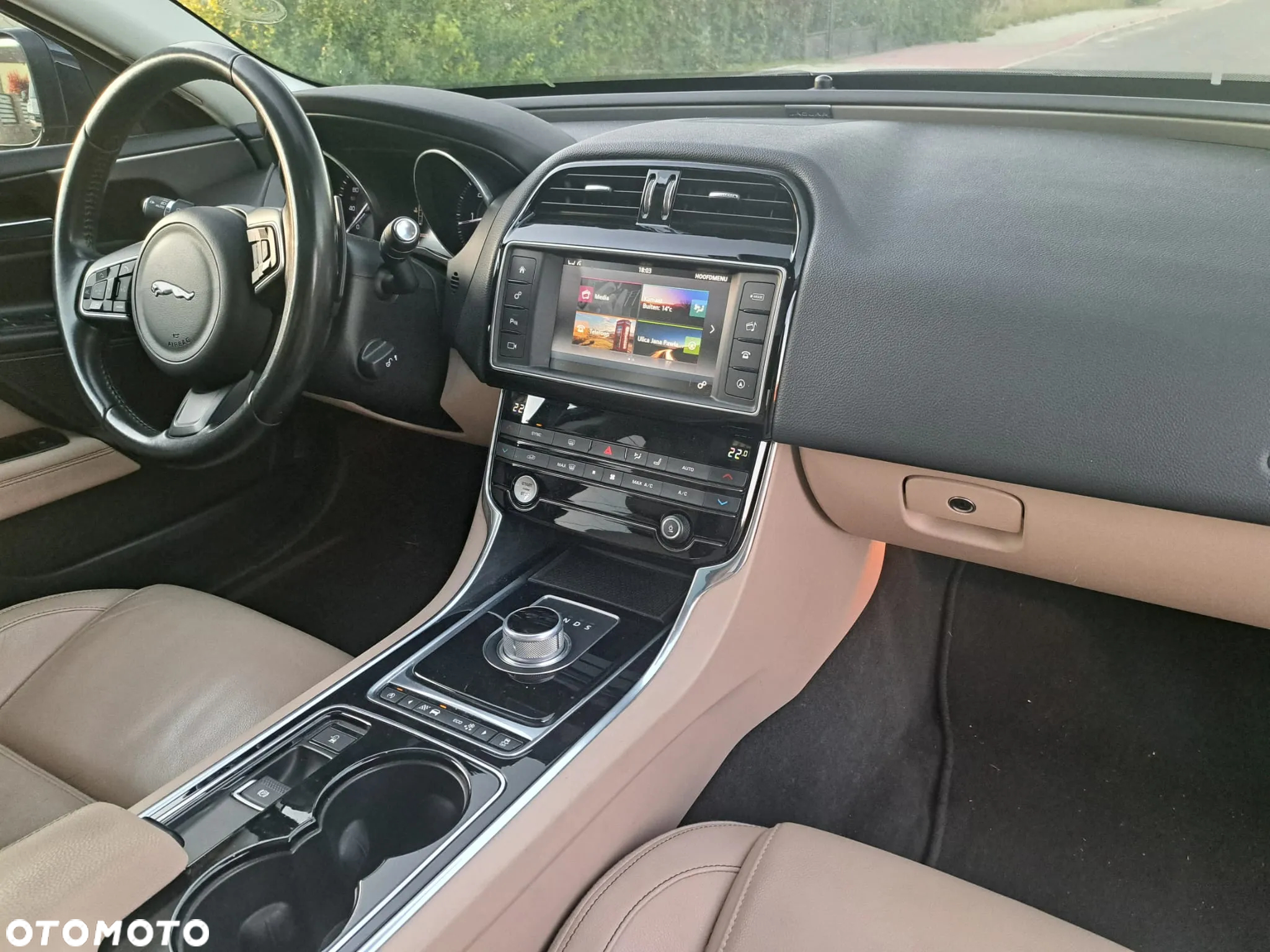 Jaguar XE 2.0 D Prestige - 12