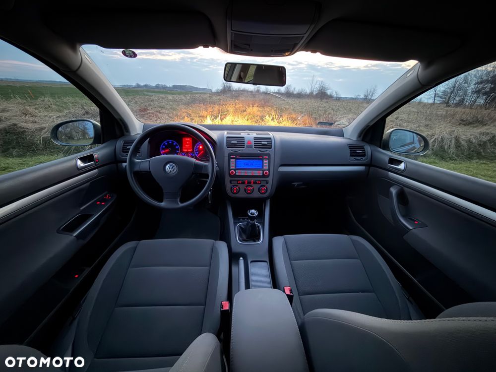 Volkswagen Golf 1.6 FSI Comfortline - 4