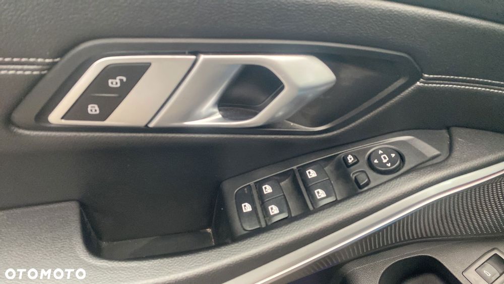 BMW Seria 3 320d xDrive - 16