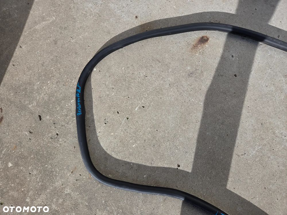 Uszczelka drzwi lewych tylnych bocznych Citroen Berlingo IV - 2