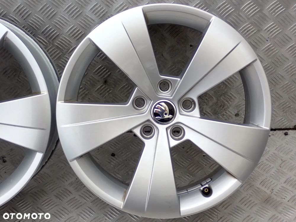 FELGI ALUMINIOWE SKODA 6,5JX17 ET 41 5X112 3V0601025A / AS - 7