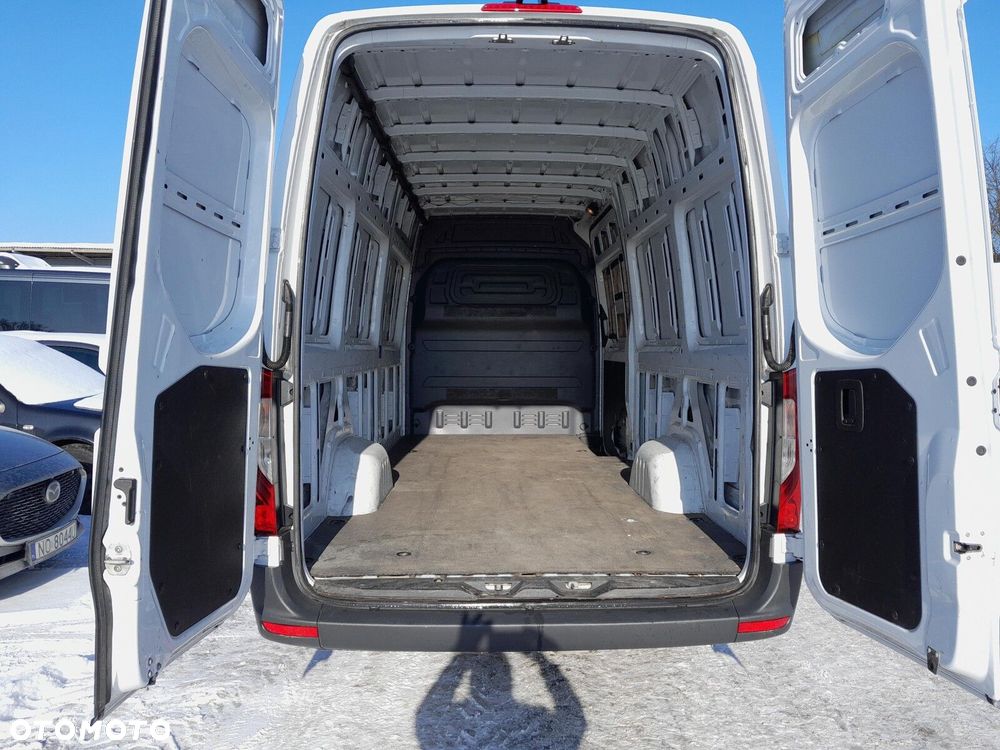 Mercedes-Benz Sprinter - 14