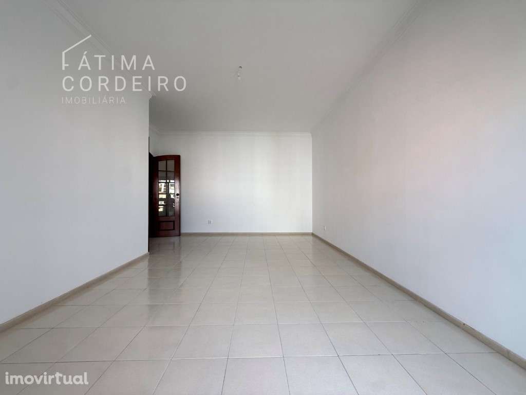 T1 situado na Rua Ramiro Ferrão - Grande imagem: 2/19