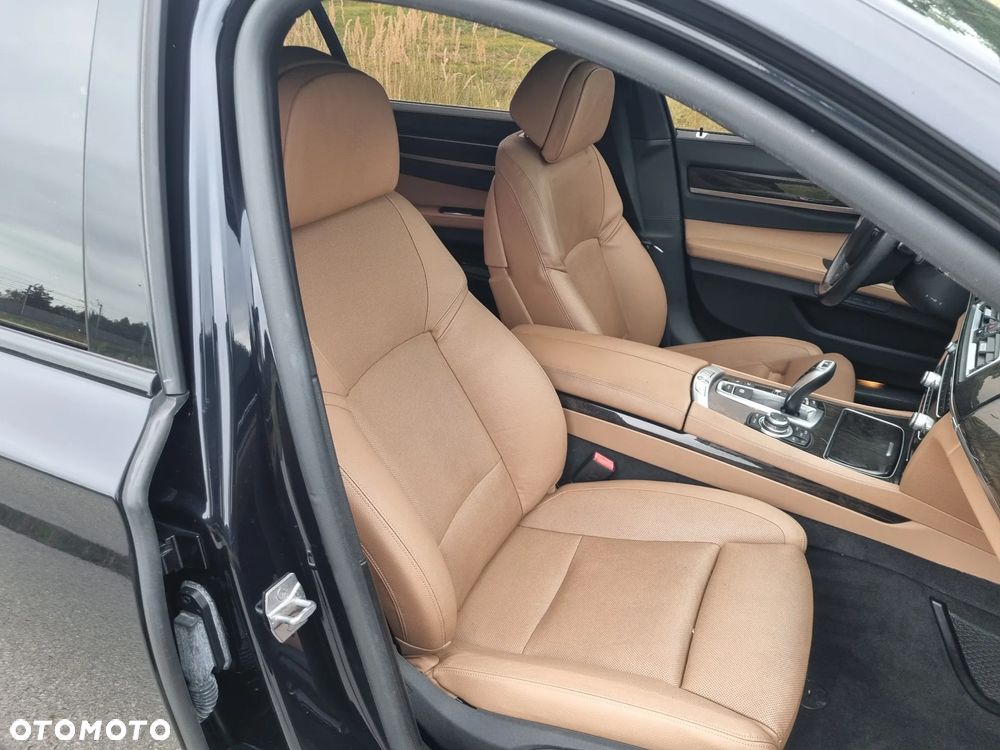 BMW Seria 7 740Li - 23