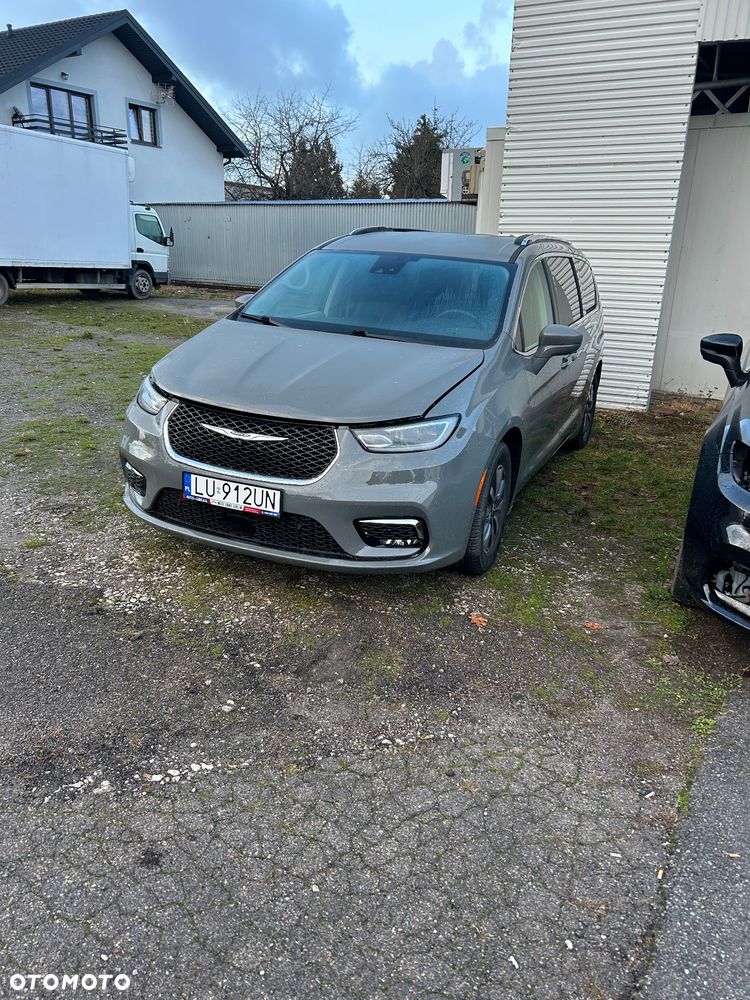 Chrysler Pacifica - 1