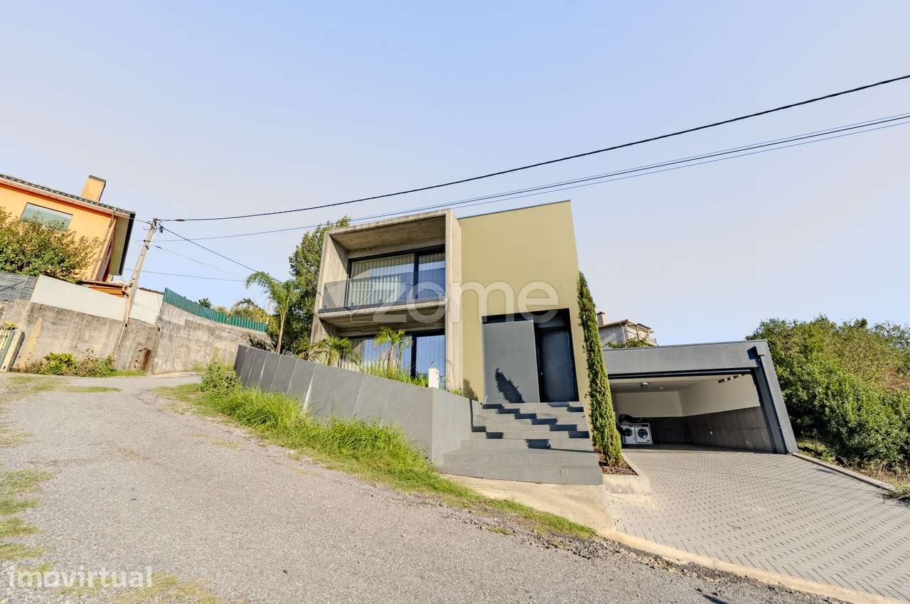Moradia T3 Semi-Nova em Lanhas, Vila Verde