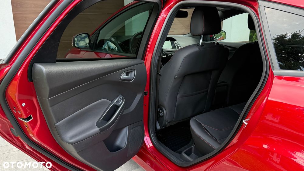 Ford Focus 1.0 EcoBoost Start-Stopp-System ST-LINE DESIGN - 34
