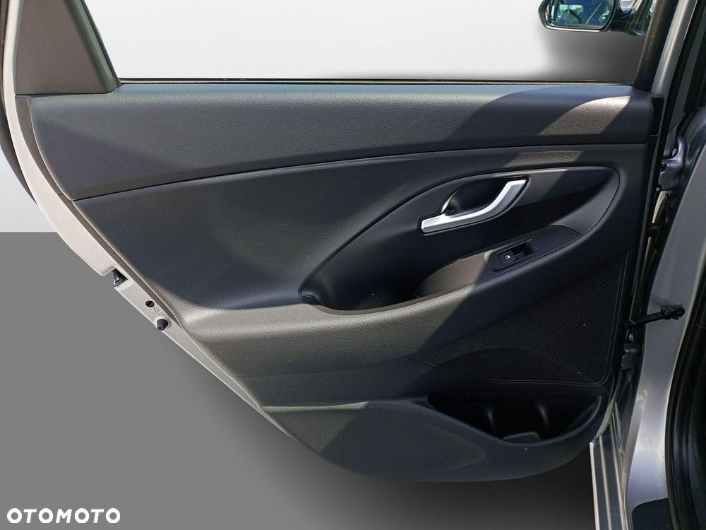 Hyundai i30 1.5 DPI Classic + - 22