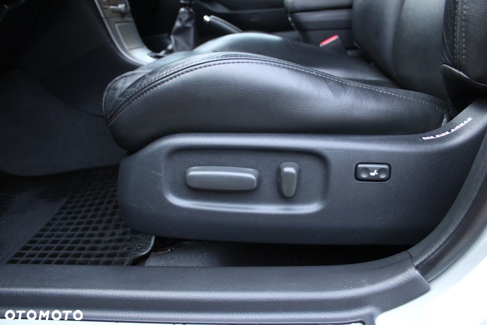 Toyota Avensis 2.0 D-4D Sol Premium - 14