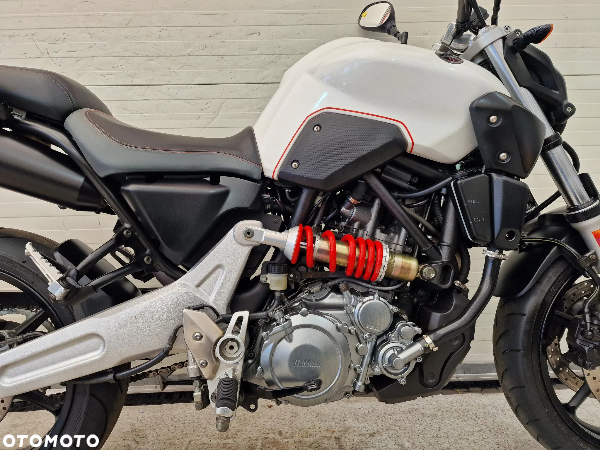 Yamaha MT - 24