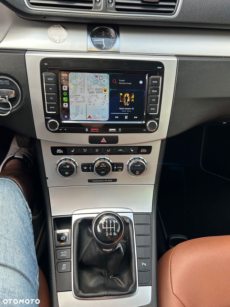 Volkswagen Passat - 11