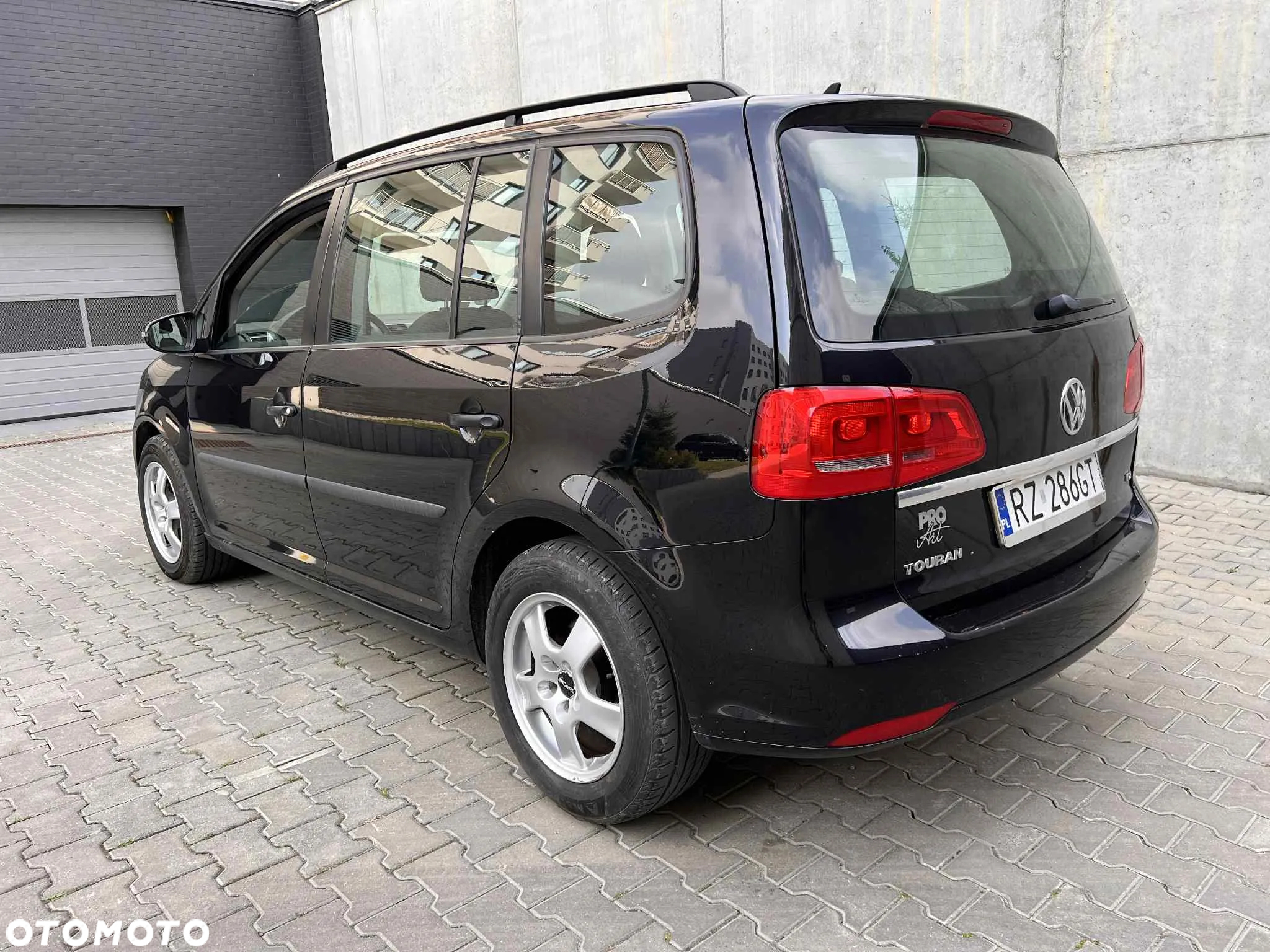 Volkswagen Touran 1.6 TDI DPF Trendline DSG - 23