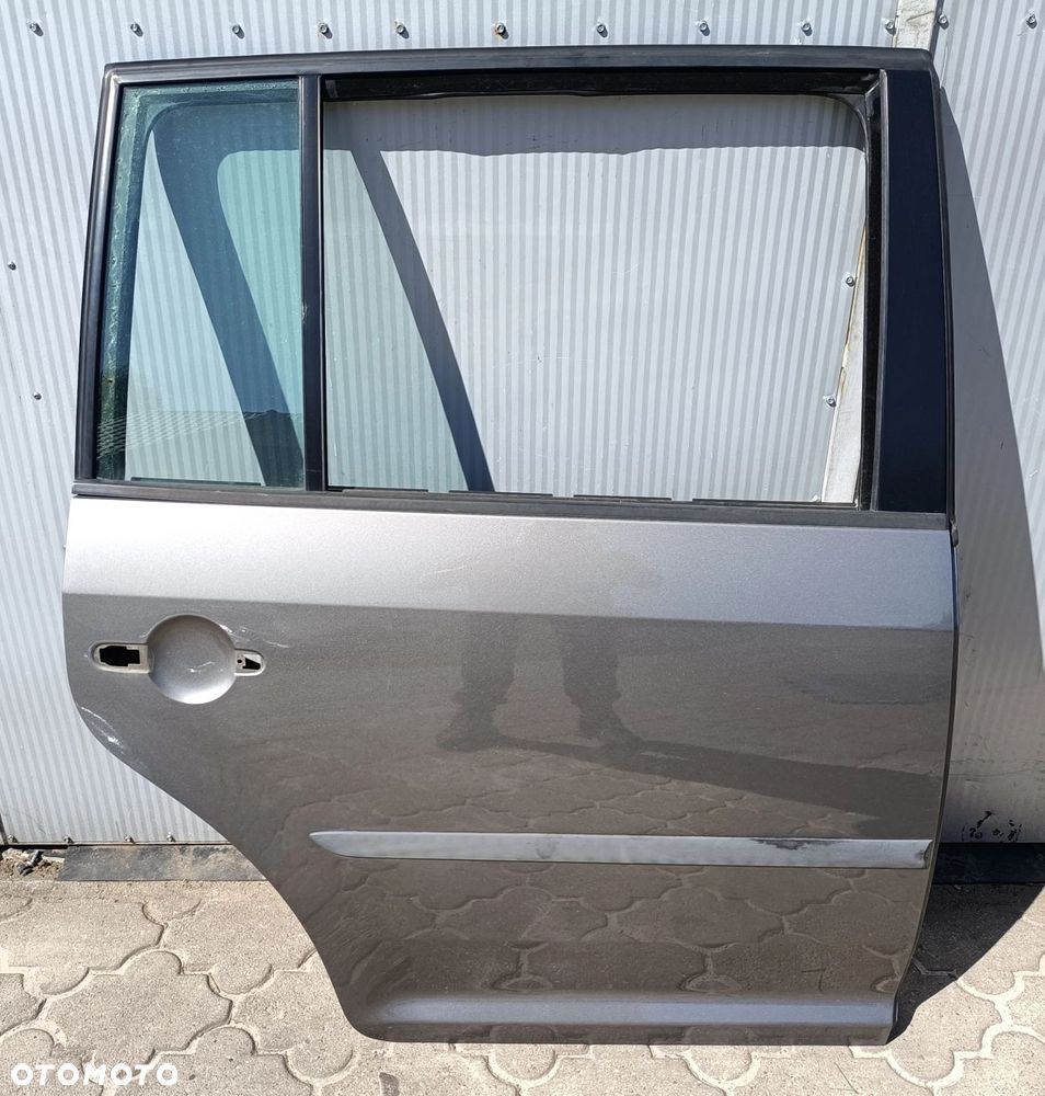 Touran I drzwi tylne tył PRAWE kolor LD7S LIFT stan bdb bez malowania Volkswagen