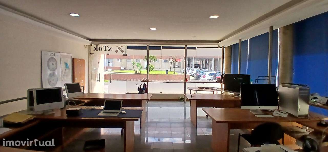 Loja Espaçosa em Barcelos - Excelente Localização e Luz Natural - Grande imagem: 2/13