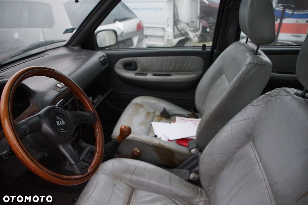 Auto na części - Kia Sportage I 2.0 DOHC 128 KM 4x4 1997R Silnik Skrzynia Drzwi Maska Klapa Drzwi Błotnik Zderzak Szyba Lusterko Klamka Lampa Deska Kokpit Sterownik Moduł Czujnik Licznik Panel - 11