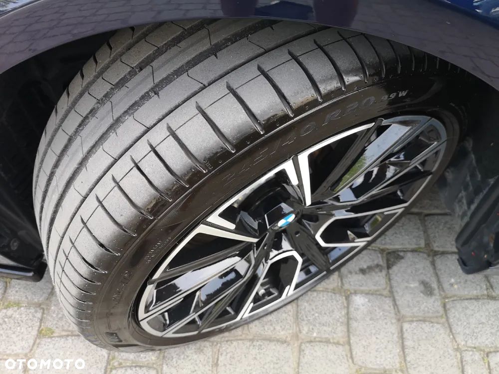 BMW Seria 7 750i xDrive sport - 39