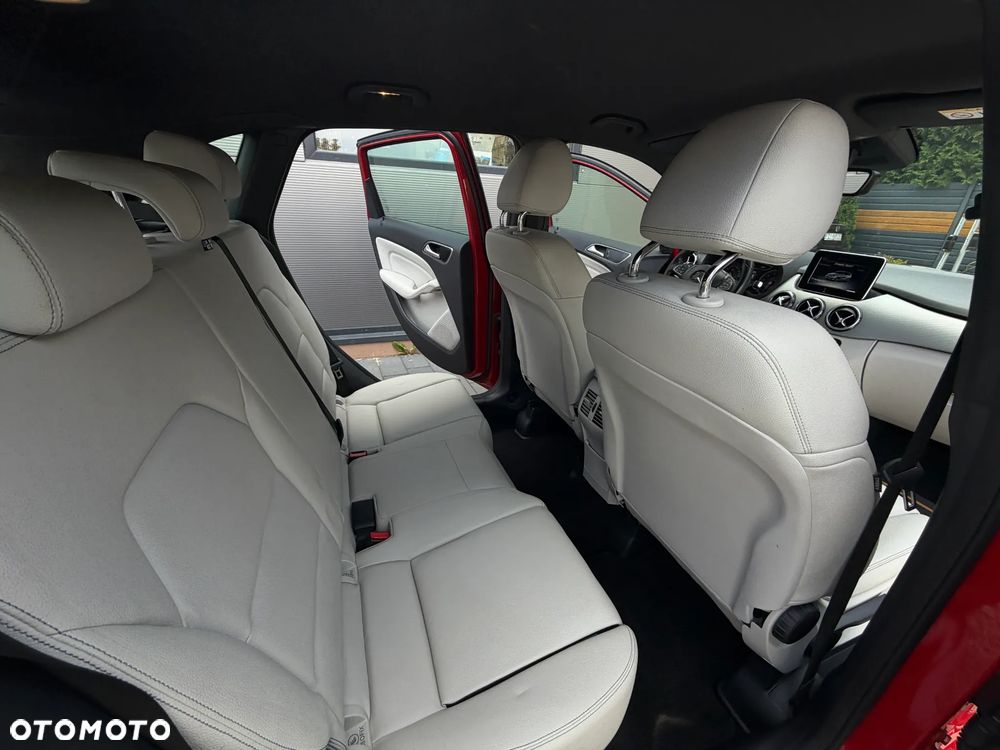 Mercedes-Benz Klasa B 200 7G-DCT Edition - 17