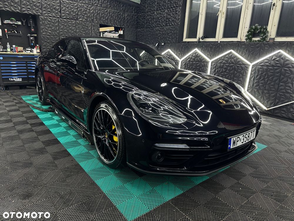 Porsche Panamera - 1