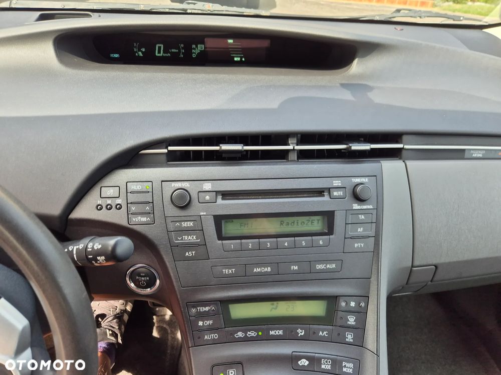 Toyota Prius (Hybrid) - 11