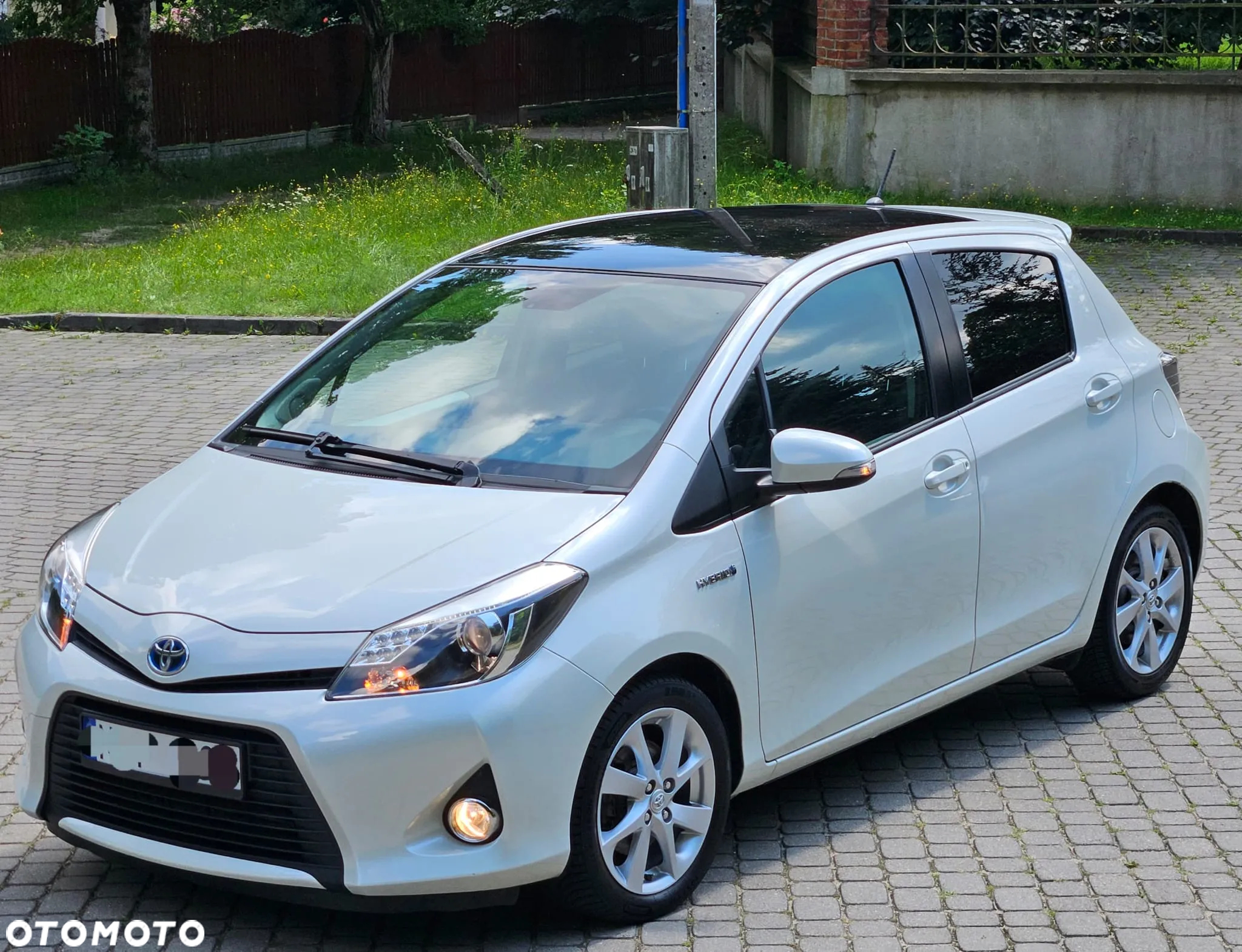 Toyota Yaris Hybrid 100 Premium - 3