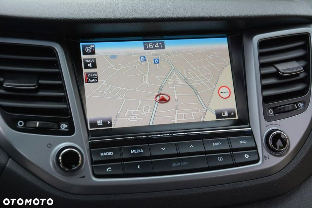 Hyundai Tucson 2.0 CRDI 4WD Automatik Premium - 29