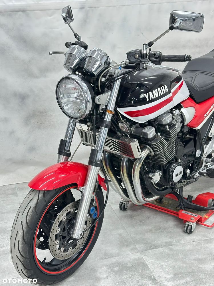 Yamaha XJR - 11
