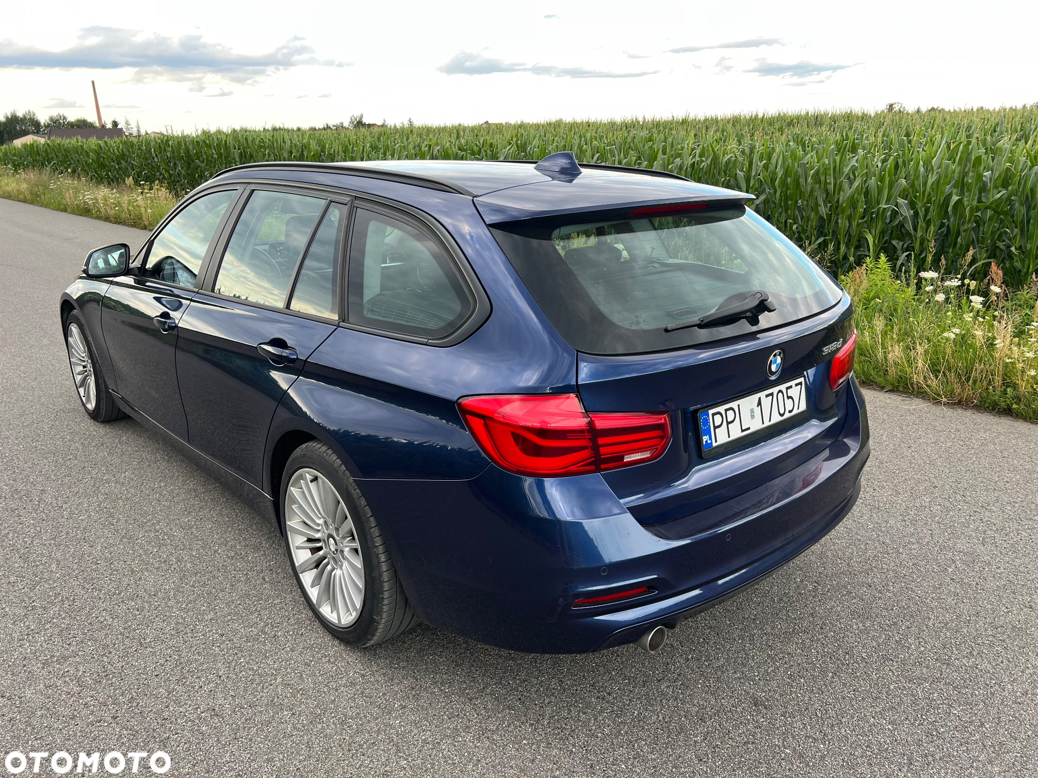 BMW Seria 3 318d Touring - 10
