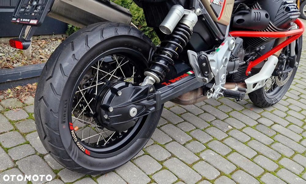 Moto Guzzi V85 - 21