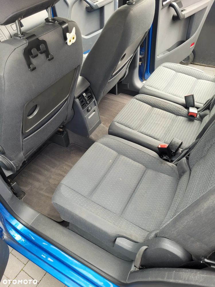 Volkswagen Touran - 11
