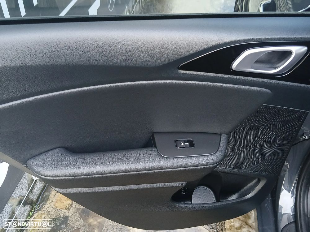 Kia Ceed SW 1.6 CRDi MHEV Dynamic - 26