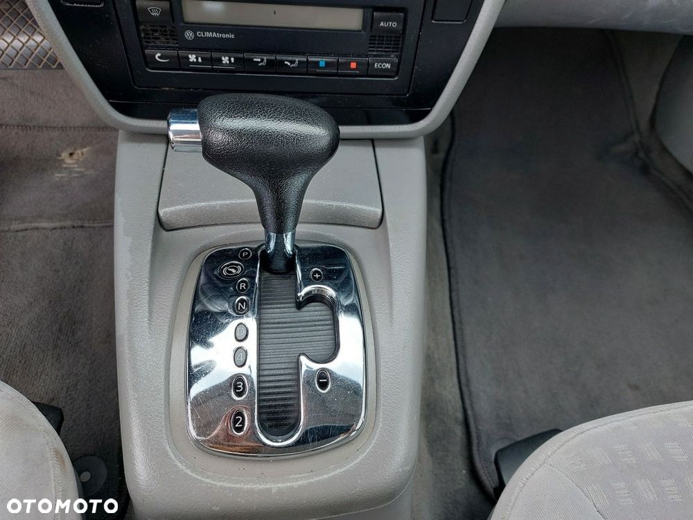 Volkswagen Passat - 23