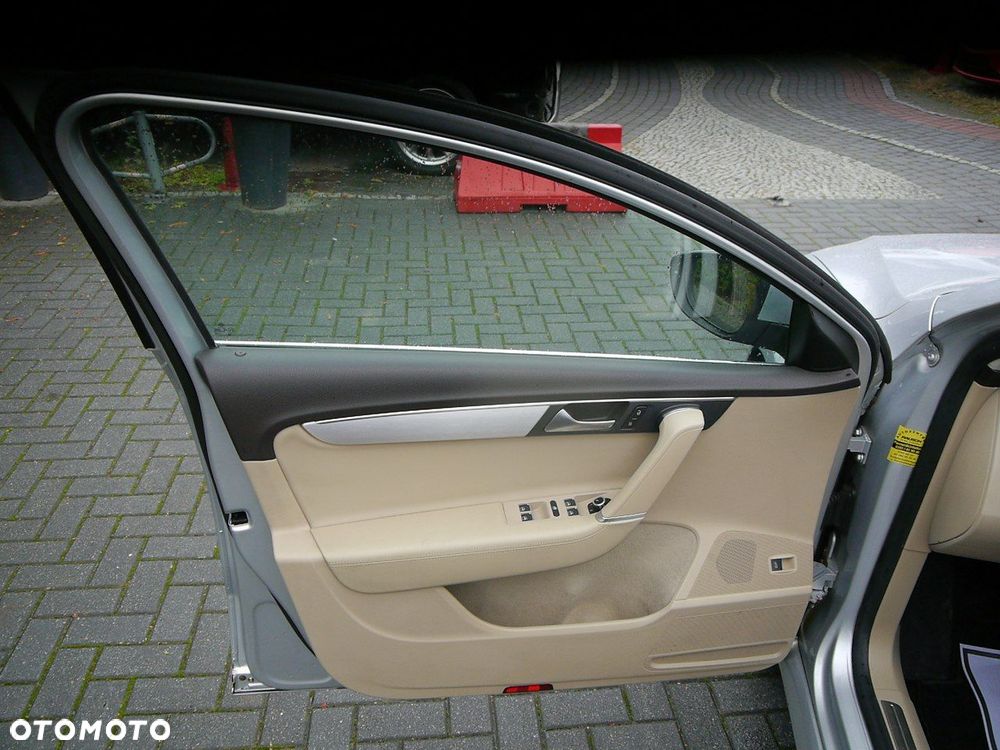 Volkswagen Passat 2.0 TDI Highline - 33