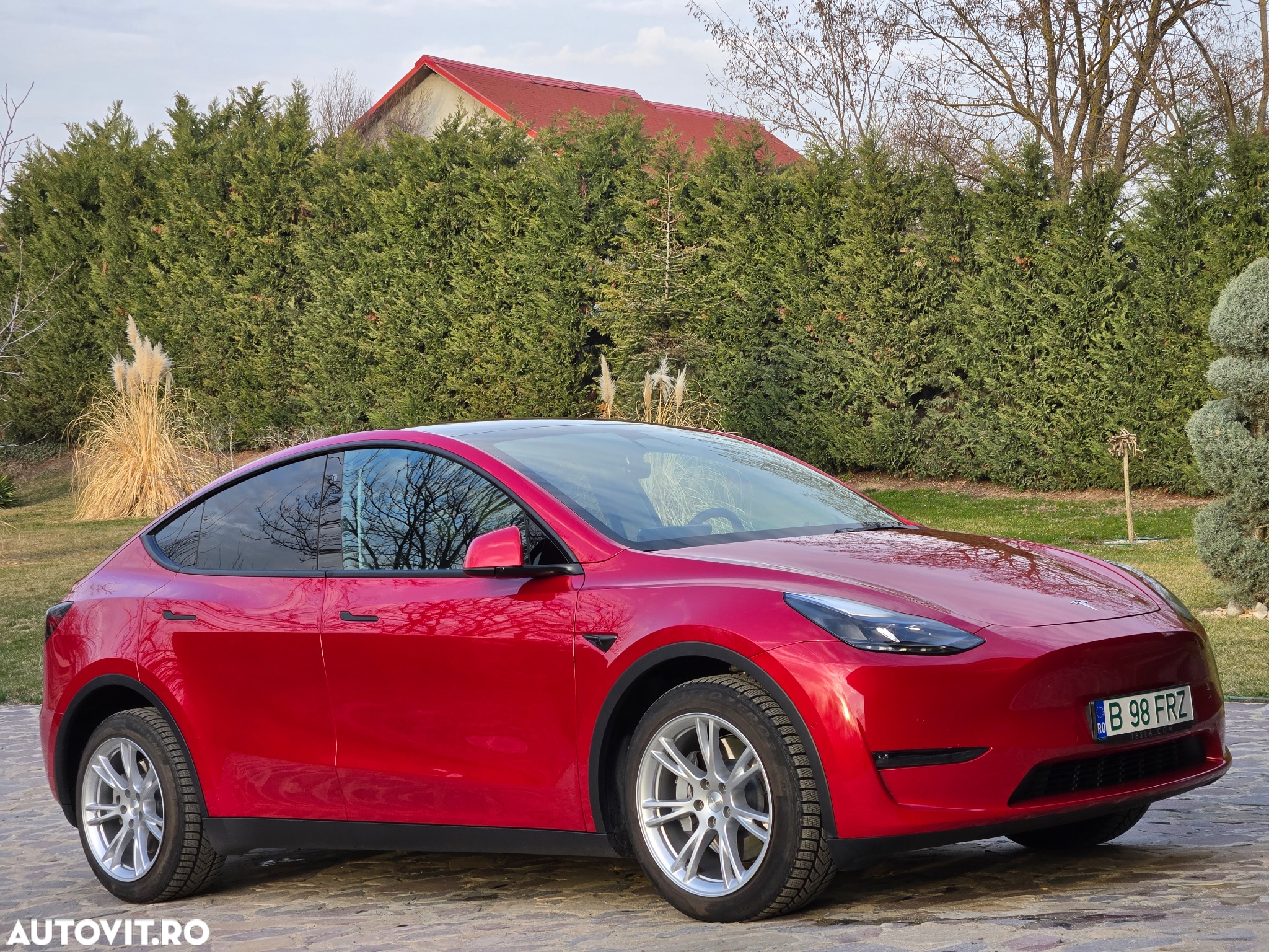 Tesla Model Y - 11