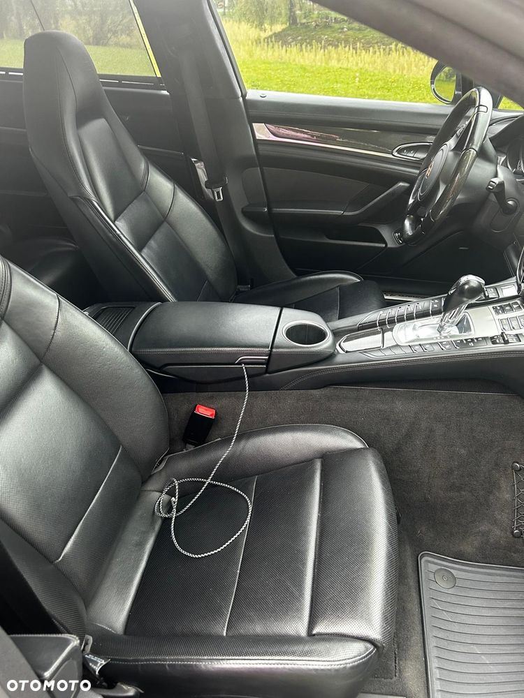 Porsche Panamera 4S Executive - 10