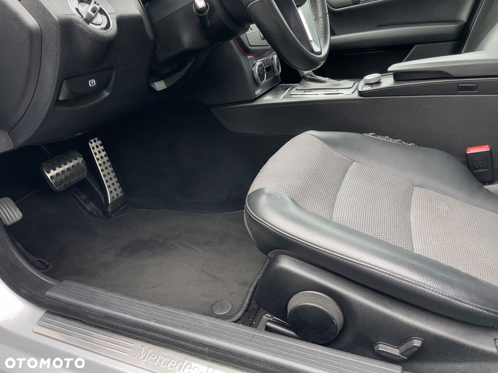 Mercedes-Benz Klasa C 220 CDI DPF Automatik BlueEFFICIENCY Avantgarde - 23