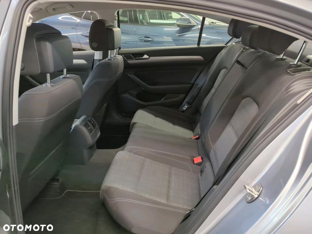 Volkswagen Passat 2.0 TDI Business DSG - 9