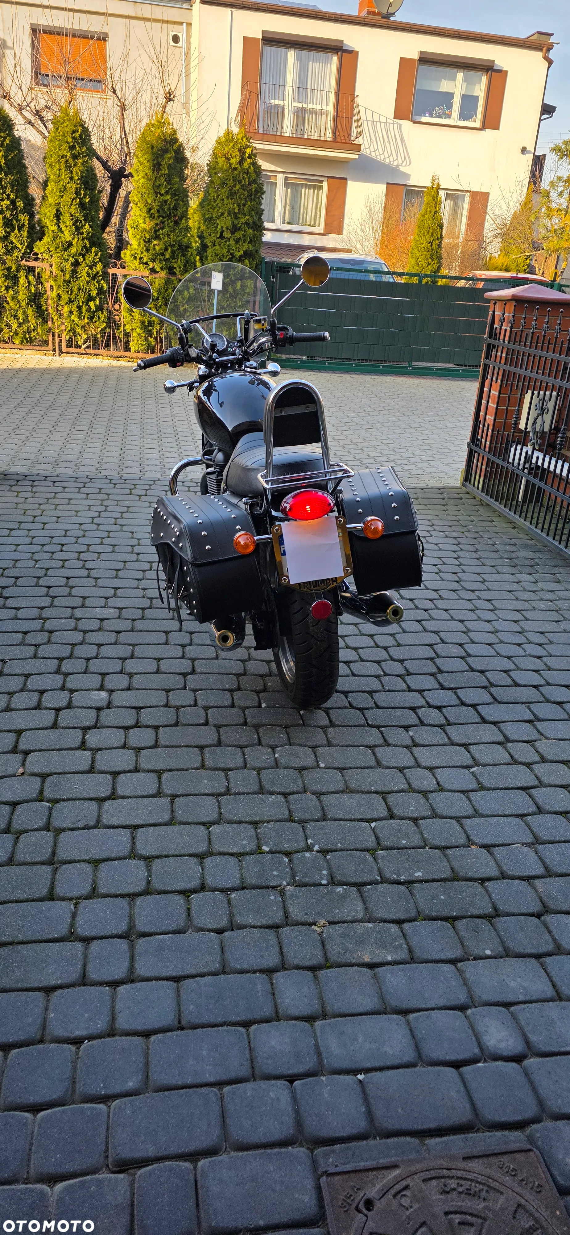 Triumph Bonneville - 4