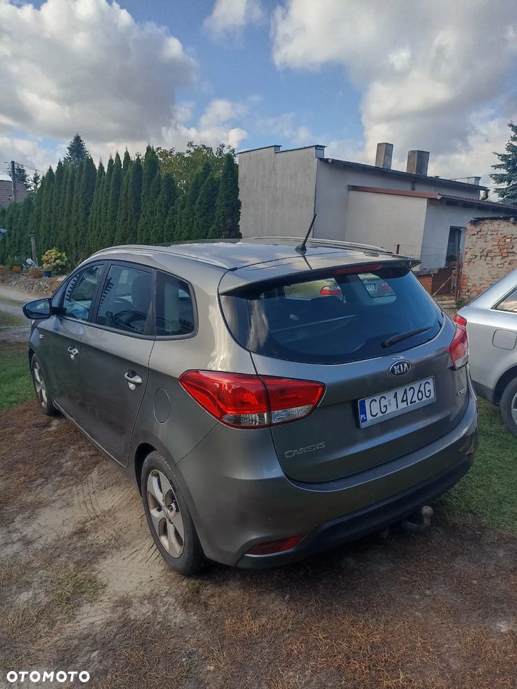 Kia Carens - 5