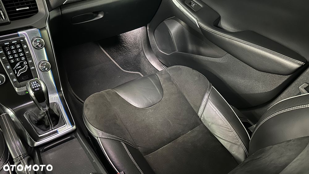 Volvo V40 D4 Drive-E R-Design Summum - 38