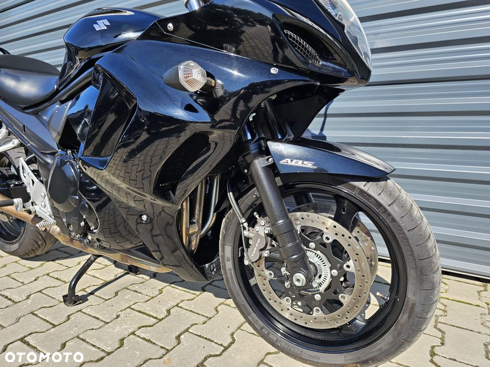 Suzuki GSX - 11