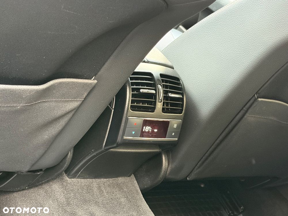 Mercedes-Benz Klasa C 180 Kompressor BlueEFFICIENCY Avantgarde - 33