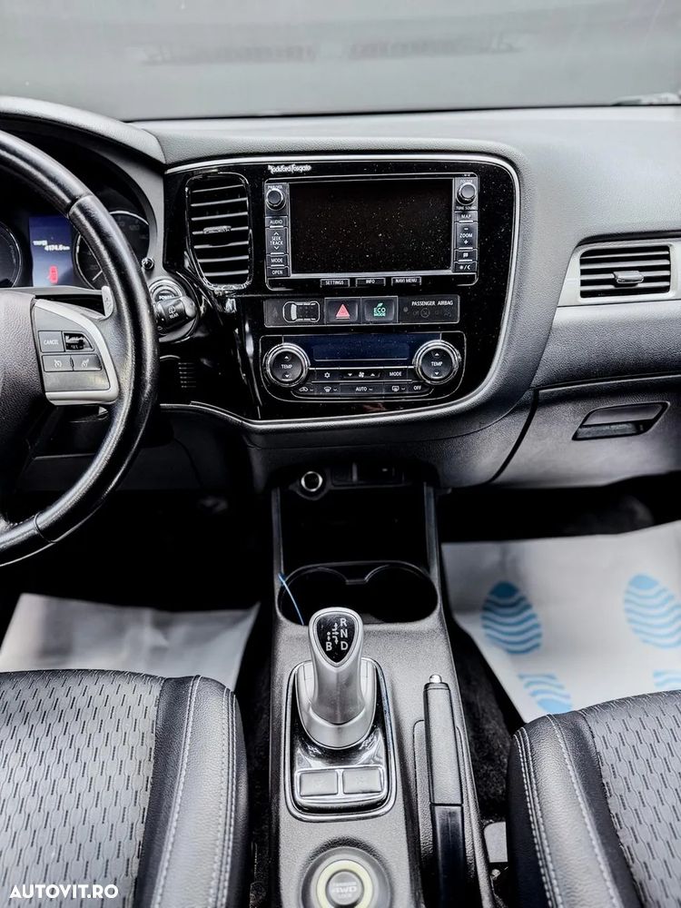 Mitsubishi Outlander - 16