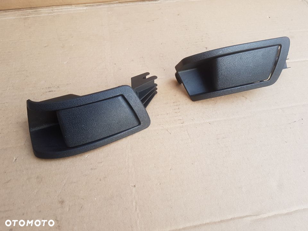 Subaru Outback IV BR klamka rączka składania oparcia fotela kanapy tył