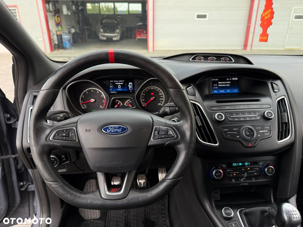 Ford Focus 2.0 EcoBoost ST - 23