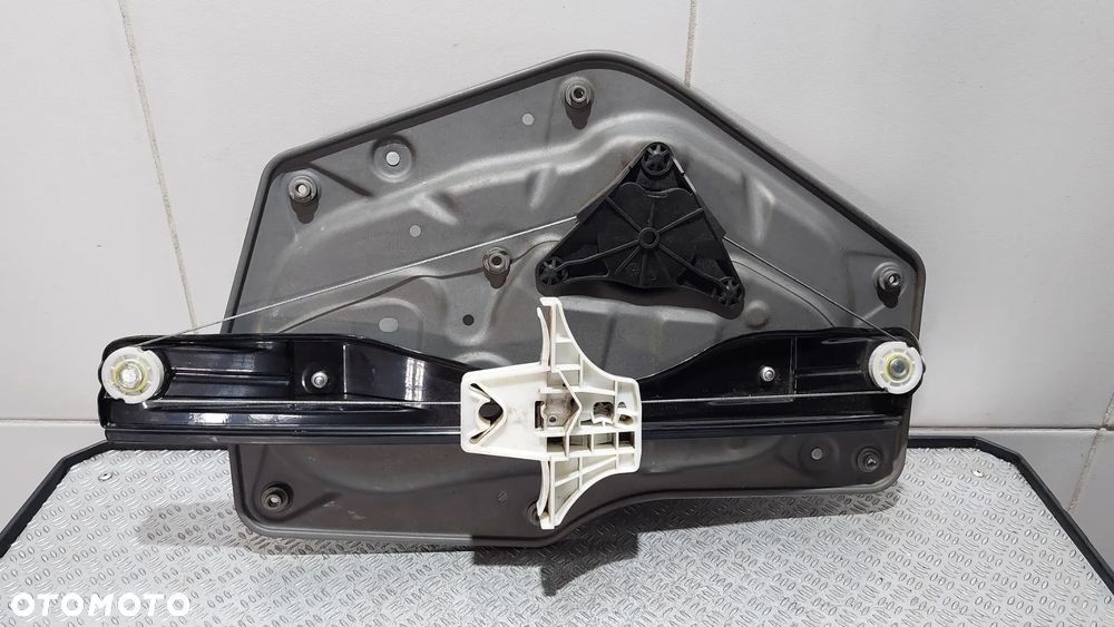 PODNOŚNIK MECHANIZM SZYBY PRAWY TYŁ SKODA SUPER B R2009 NR 3T5839402 - 3