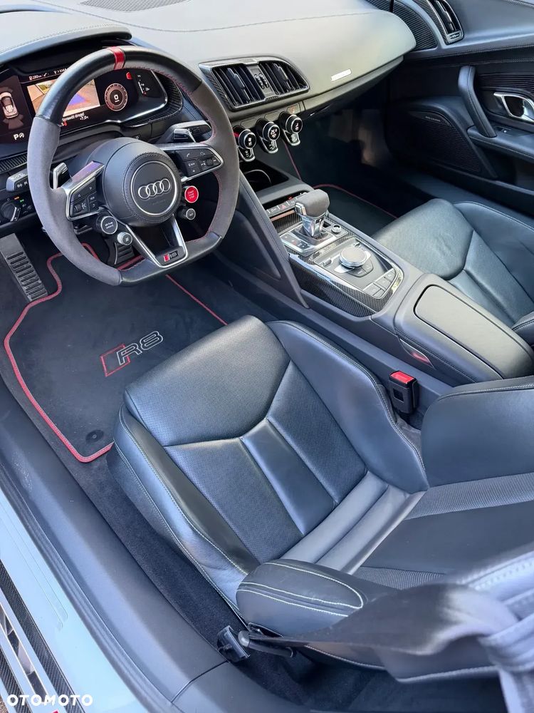 Audi R8 Spyder V10 Quattro Performance - 12