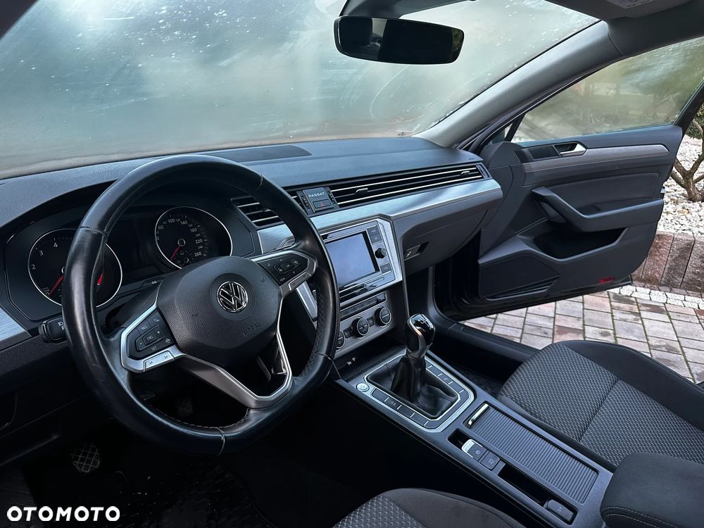 Volkswagen Passat - 12