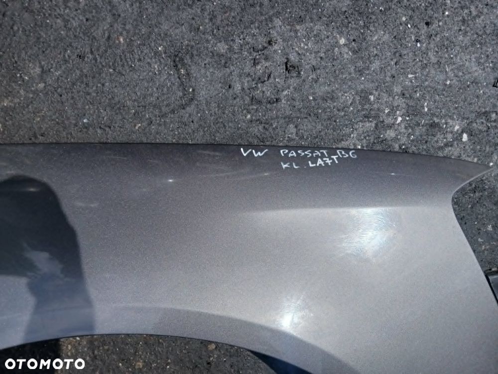 Volkswagen Passat B6 Błotnik prawy kod lakieru LA7T - 2
