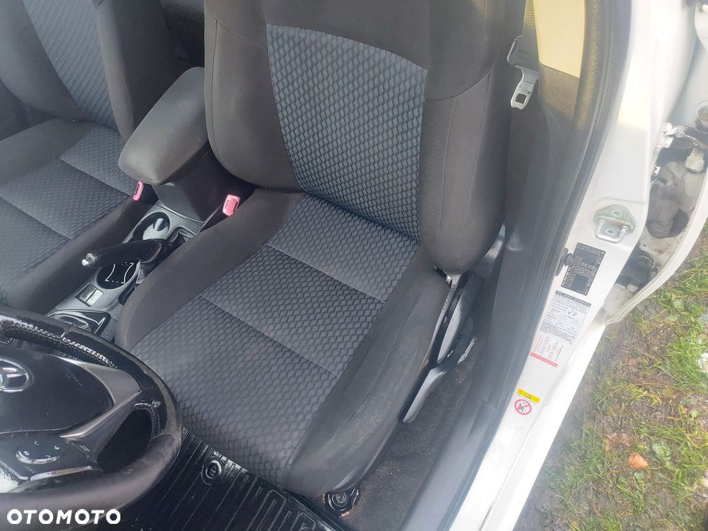 Toyota Auris 1.4 D-4D Design Edition - 13