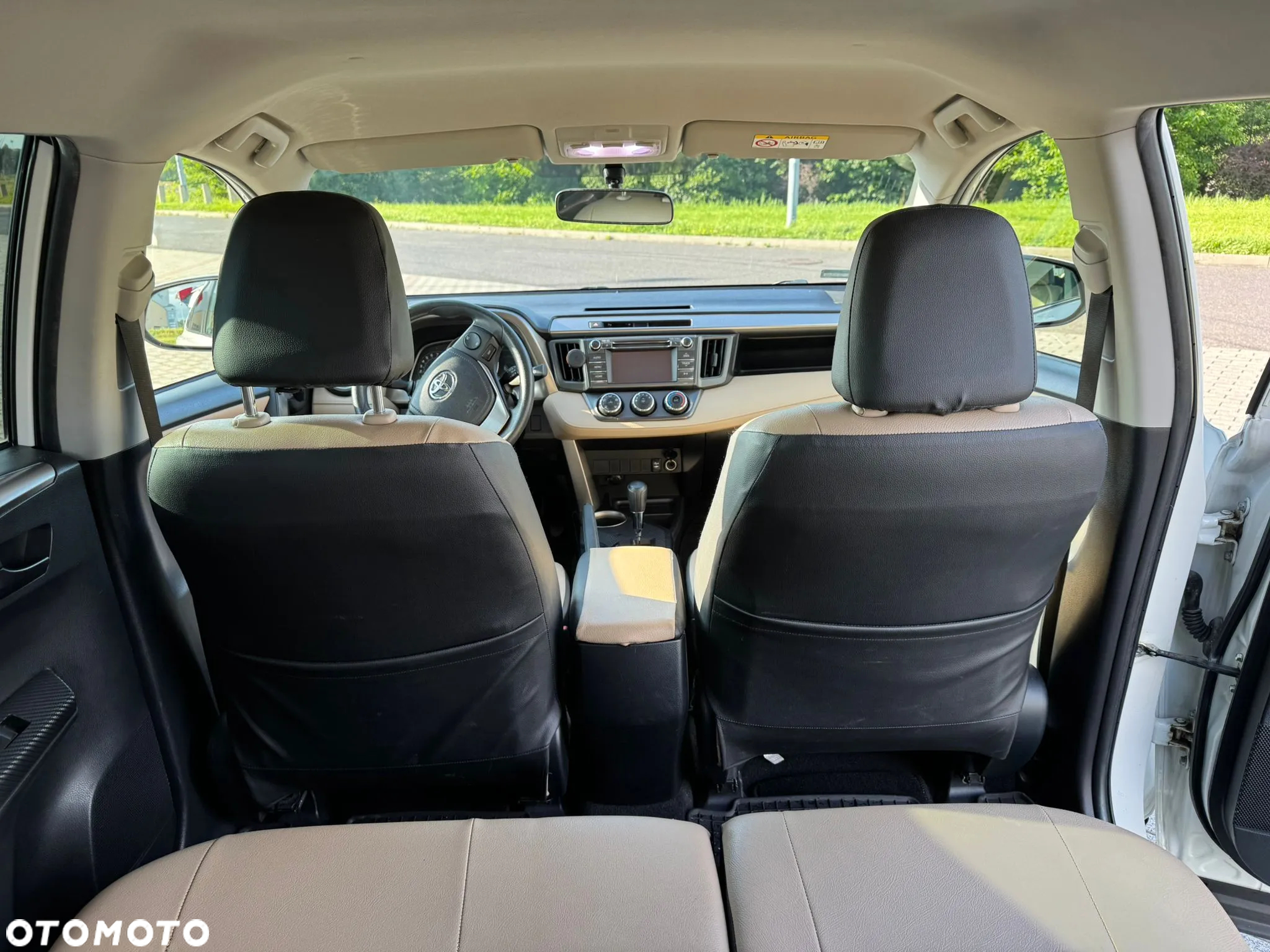 Toyota RAV4 2.5 XLE - 12